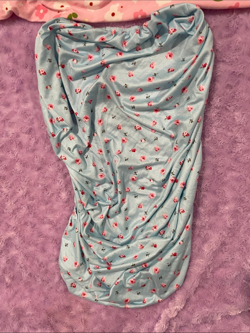Fitting changing table sheets - Picture 5 of 6